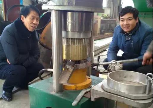 液压榨油机做好3步日常维护能有效延长机器寿命
