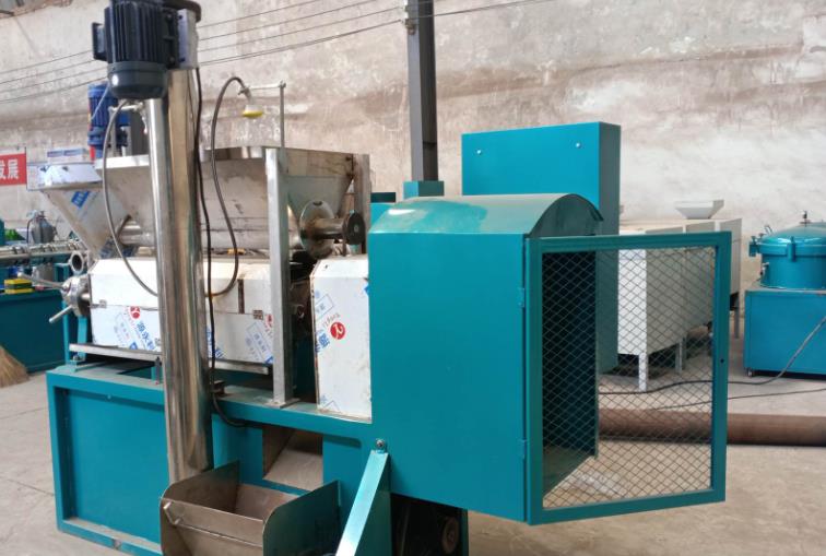 大豆榨油机操作需要注意的八点事项