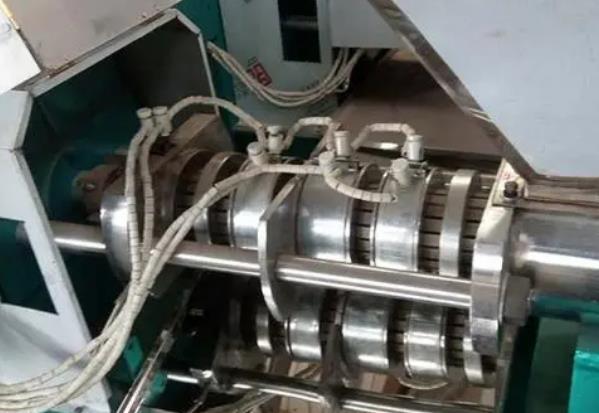 榨油机堵塞时排除的方法