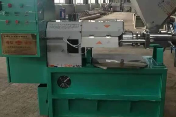 大豆榨油机的简单维修和操作